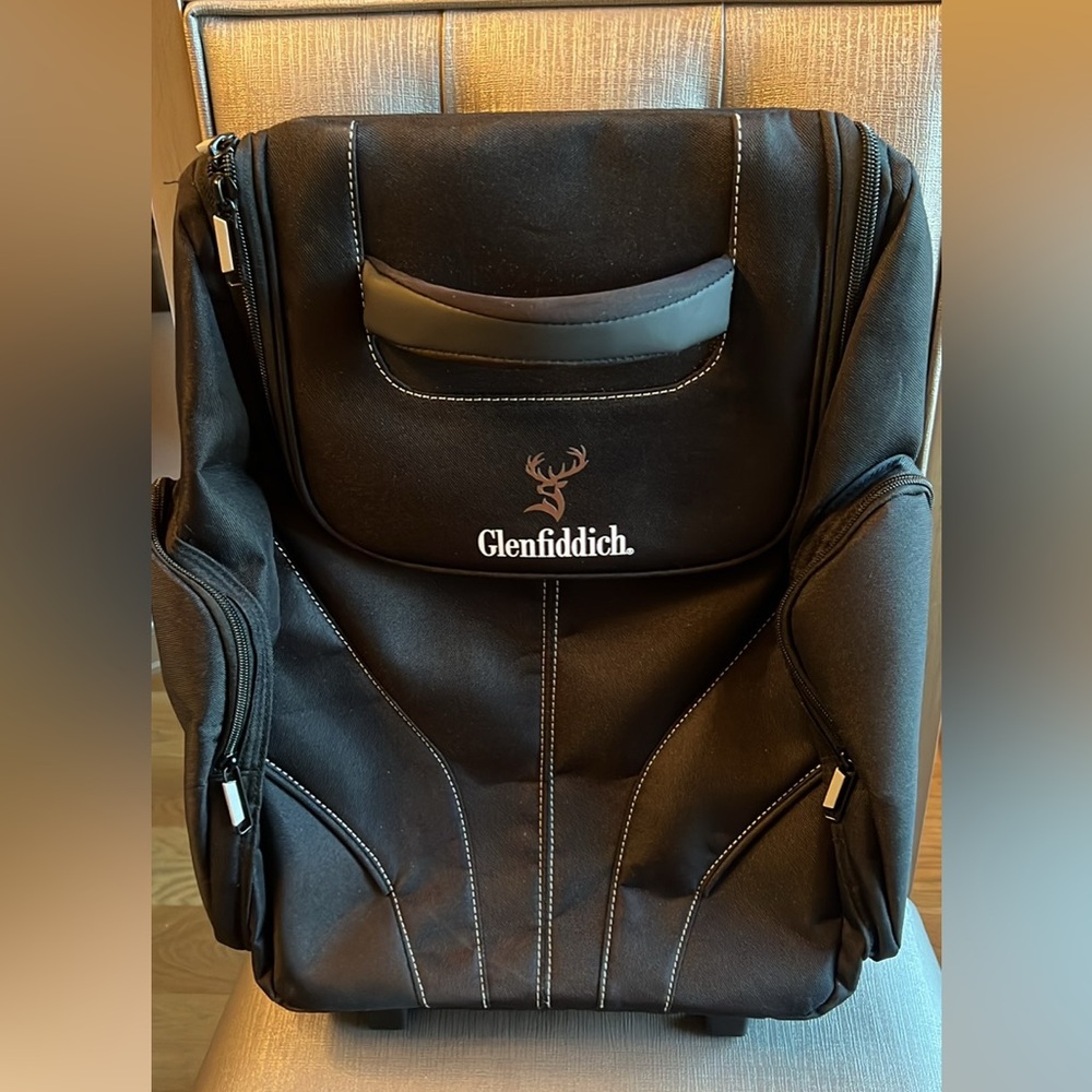 NWOT Glenfiddich Whiskey Carry On Wheeled Travel Bag-black